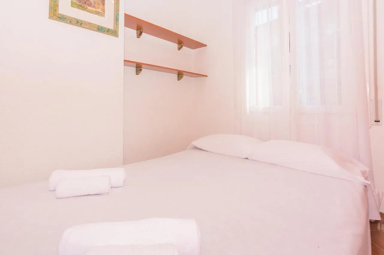 Homeholidaysrentals Amaral Pineda de Mar 0*,  İspanya